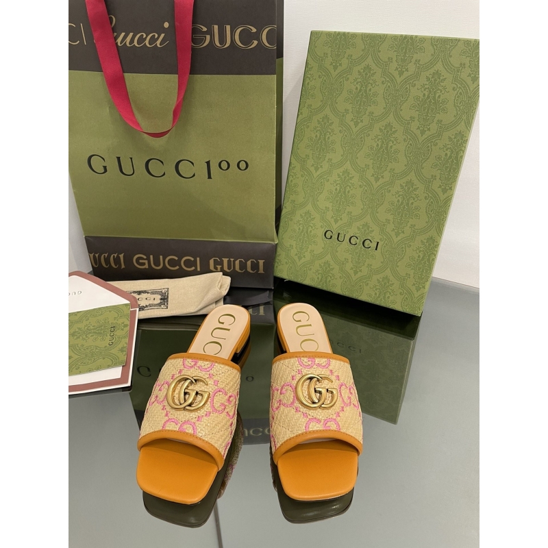 G*u*i slippers